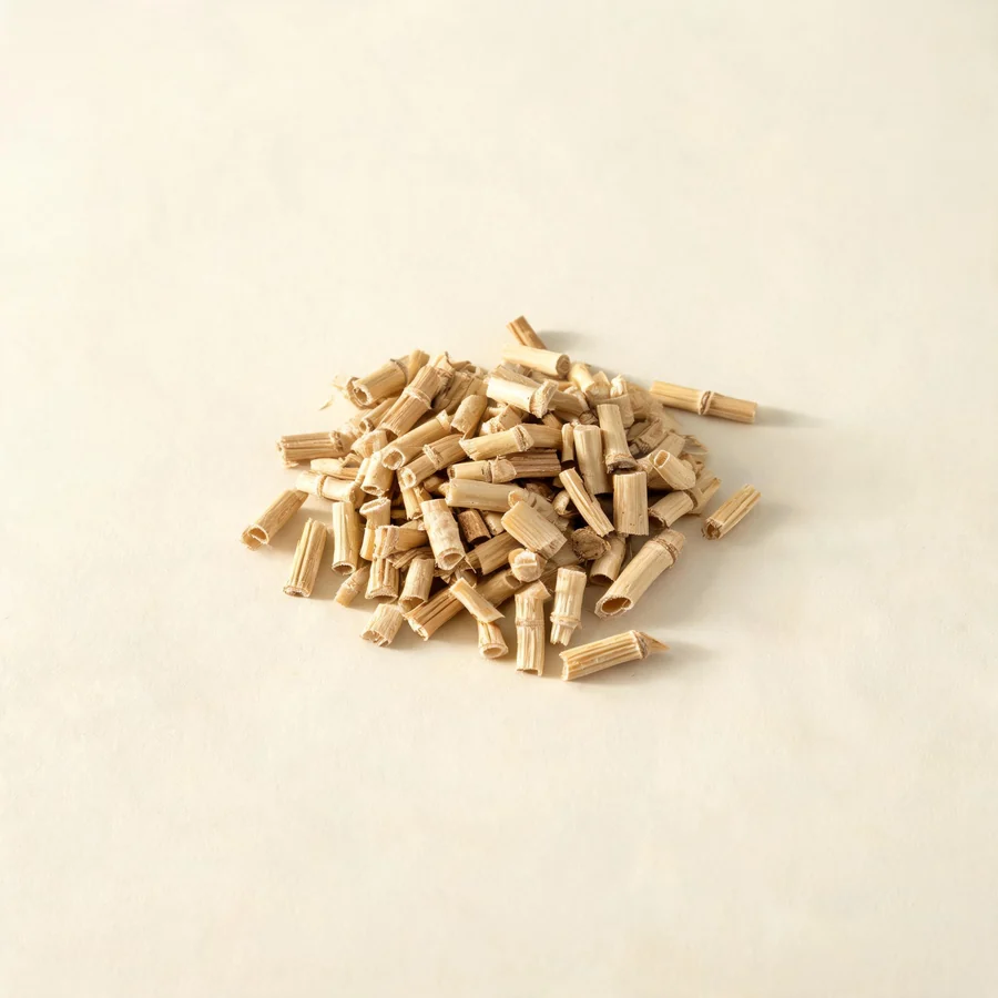 Dried Bai Mao Gen rhizome arranged in a shallow bowl