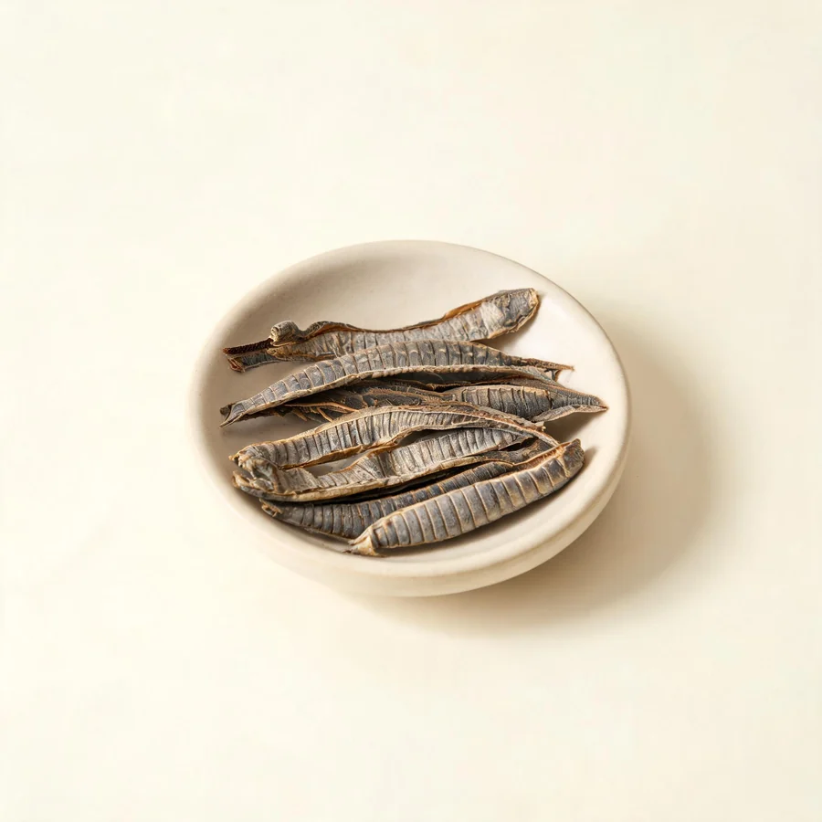 Dried Di Long dried body arranged in a shallow bowl