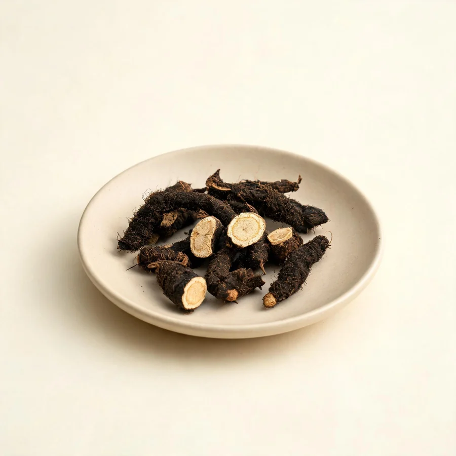 Dried Xian Mao rhizome arranged in a shallow bowl