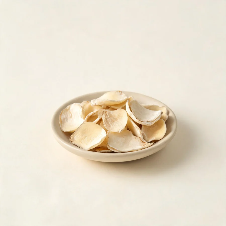 Dried Zhe Bei Mu bulb arranged in a shallow bowl
